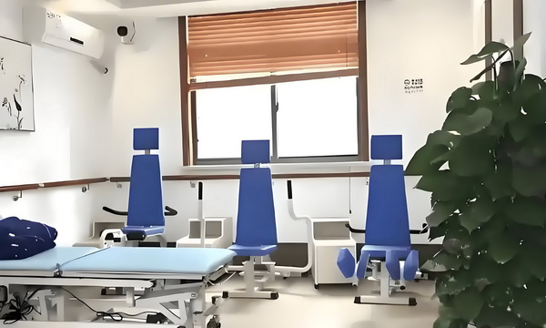 凤惊鸾：丑女当自强